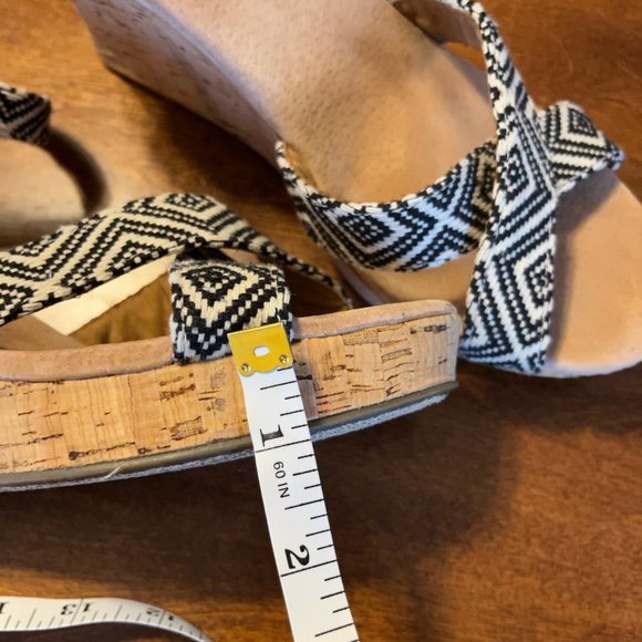 Toms Sienna Aztec strappy wedge corkwood sandals 9.5 black white - Picture 12 of 13